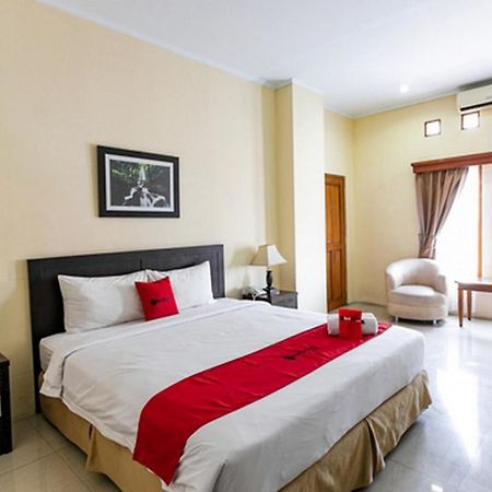 Reddoorz Plus Near Alun Alun Karanganyar Solo Exteriér fotografie